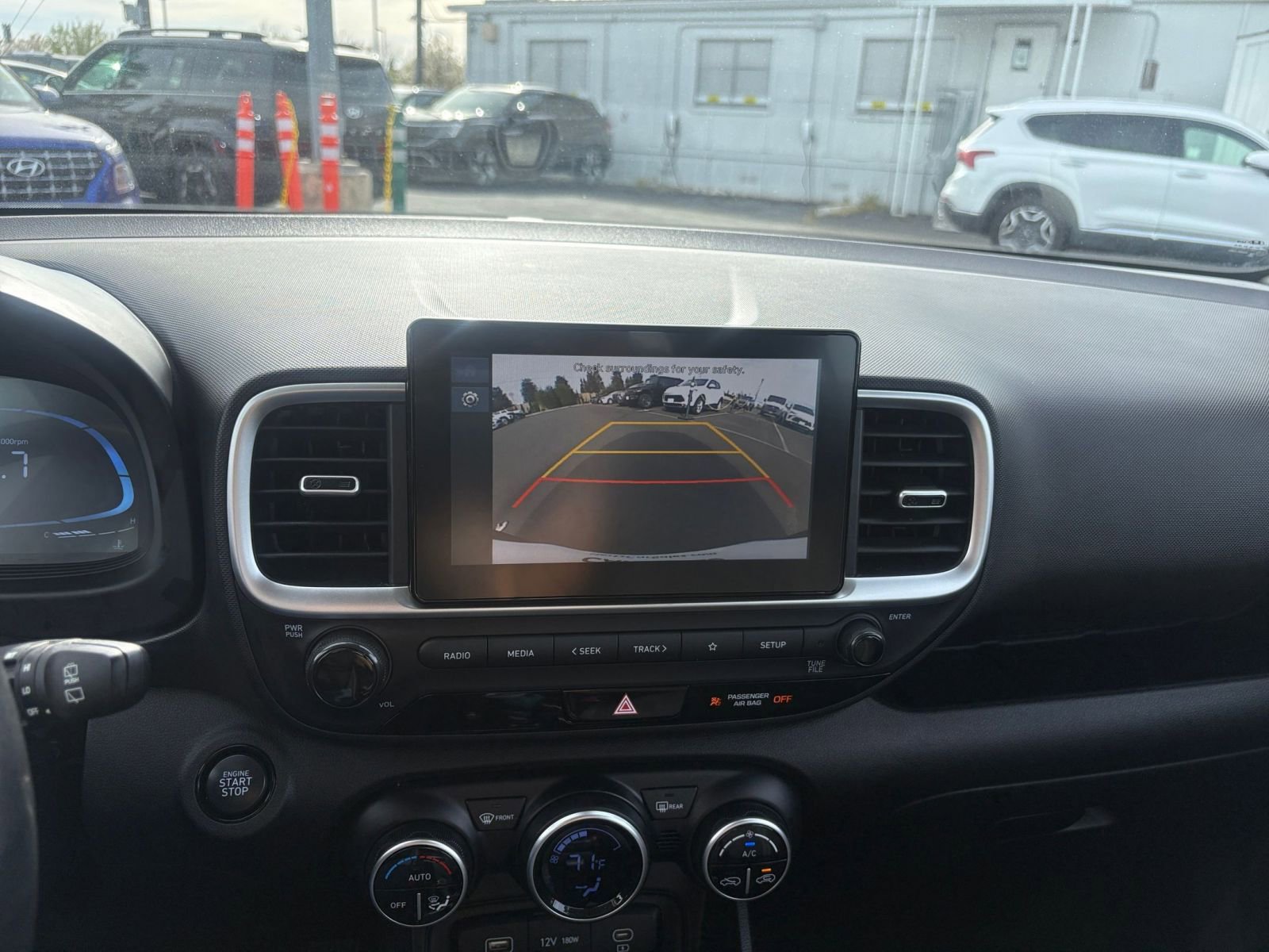 Used 2025 Hyundai Venue SEL image 22