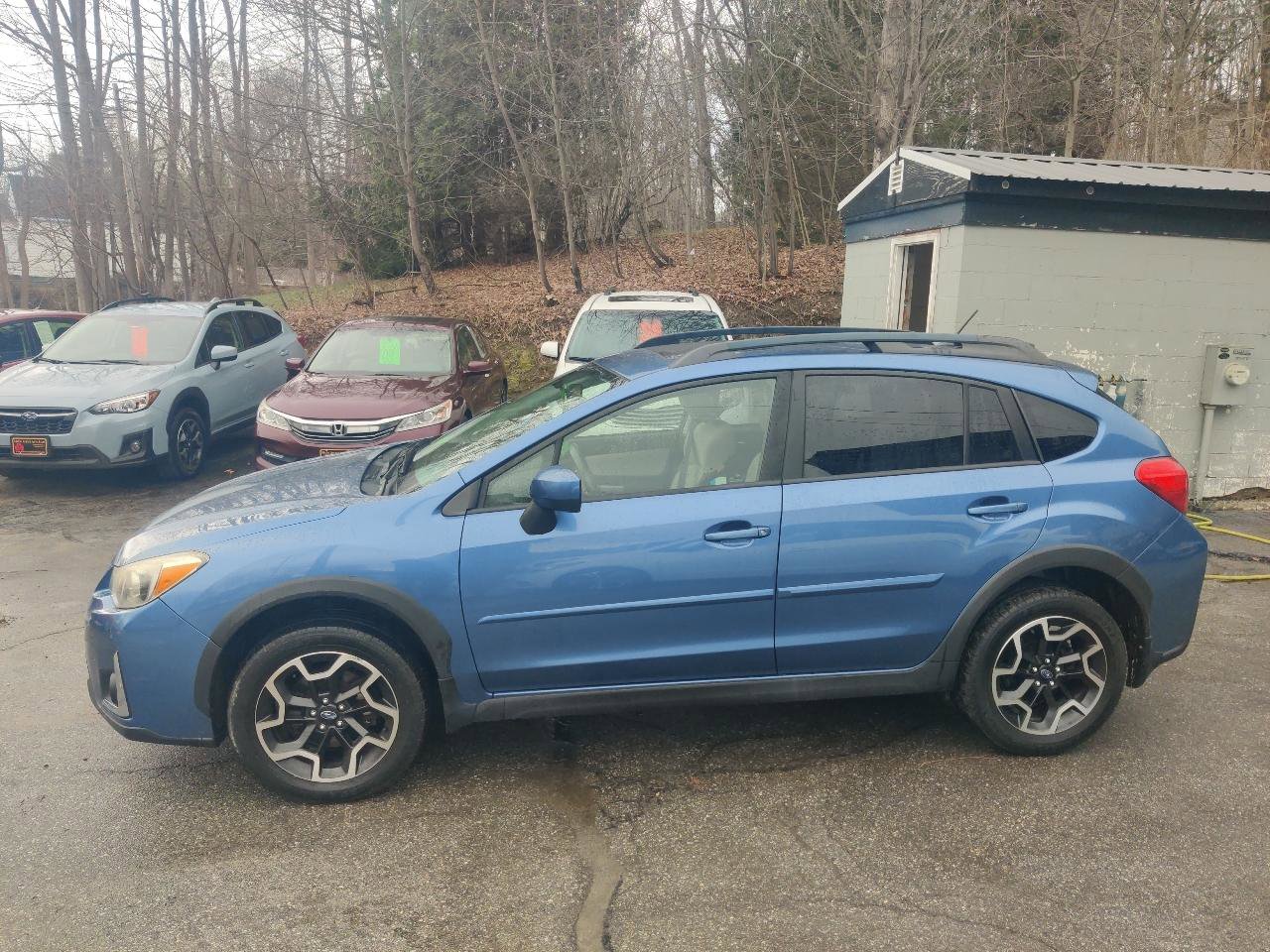 Used 2017 Subaru Crosstrek 2.0i Premium w/ Moonroof Package image 3