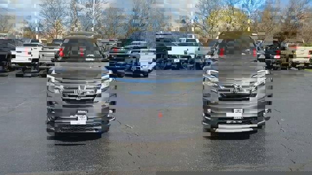 Used 2019 Honda Pilot Touring image 3