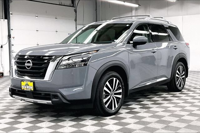 Used 2025 Nissan Pathfinder Platinum w/ Cargo Package FWD image 13
