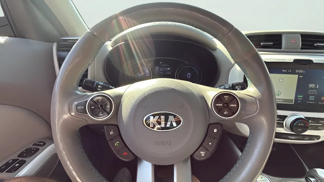 Used 2016 Kia Soul EV + w/ Sun & Fun Package FWD image 23