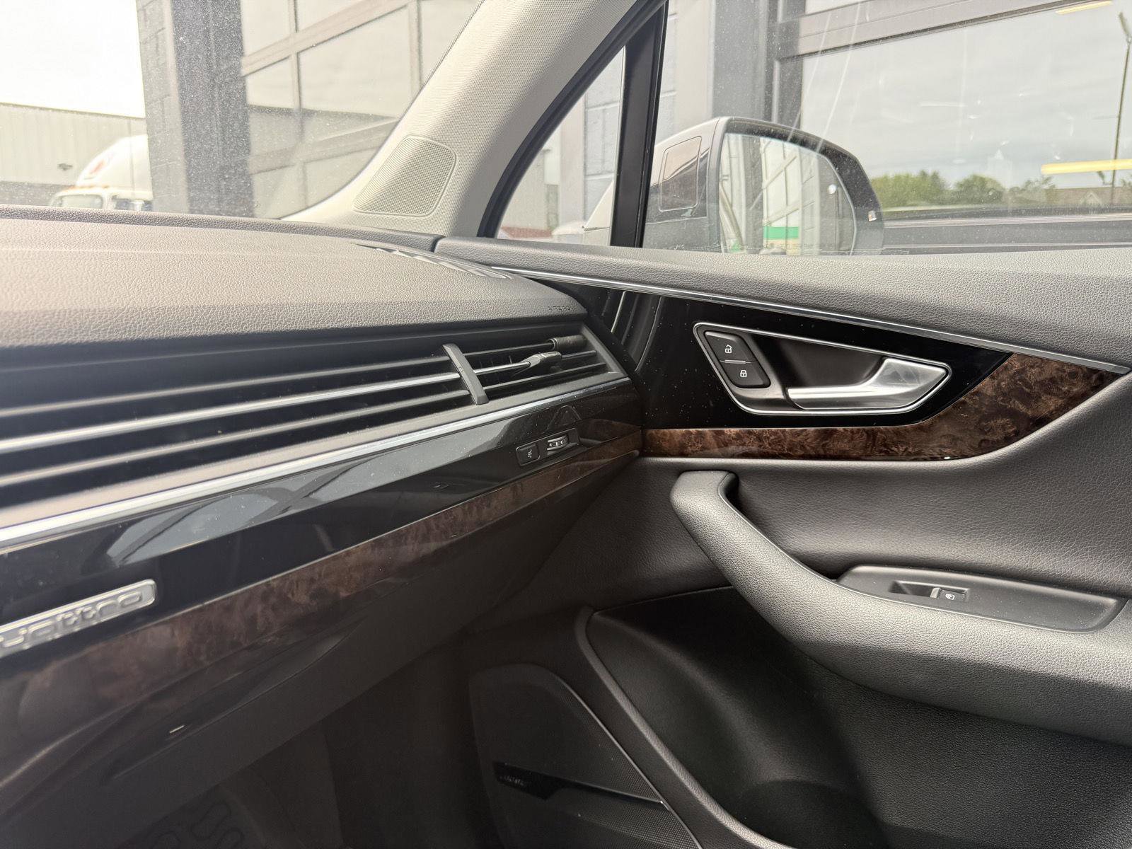 Used 2018 Audi Q7 3.0T Prestige AWD/4WD image 10