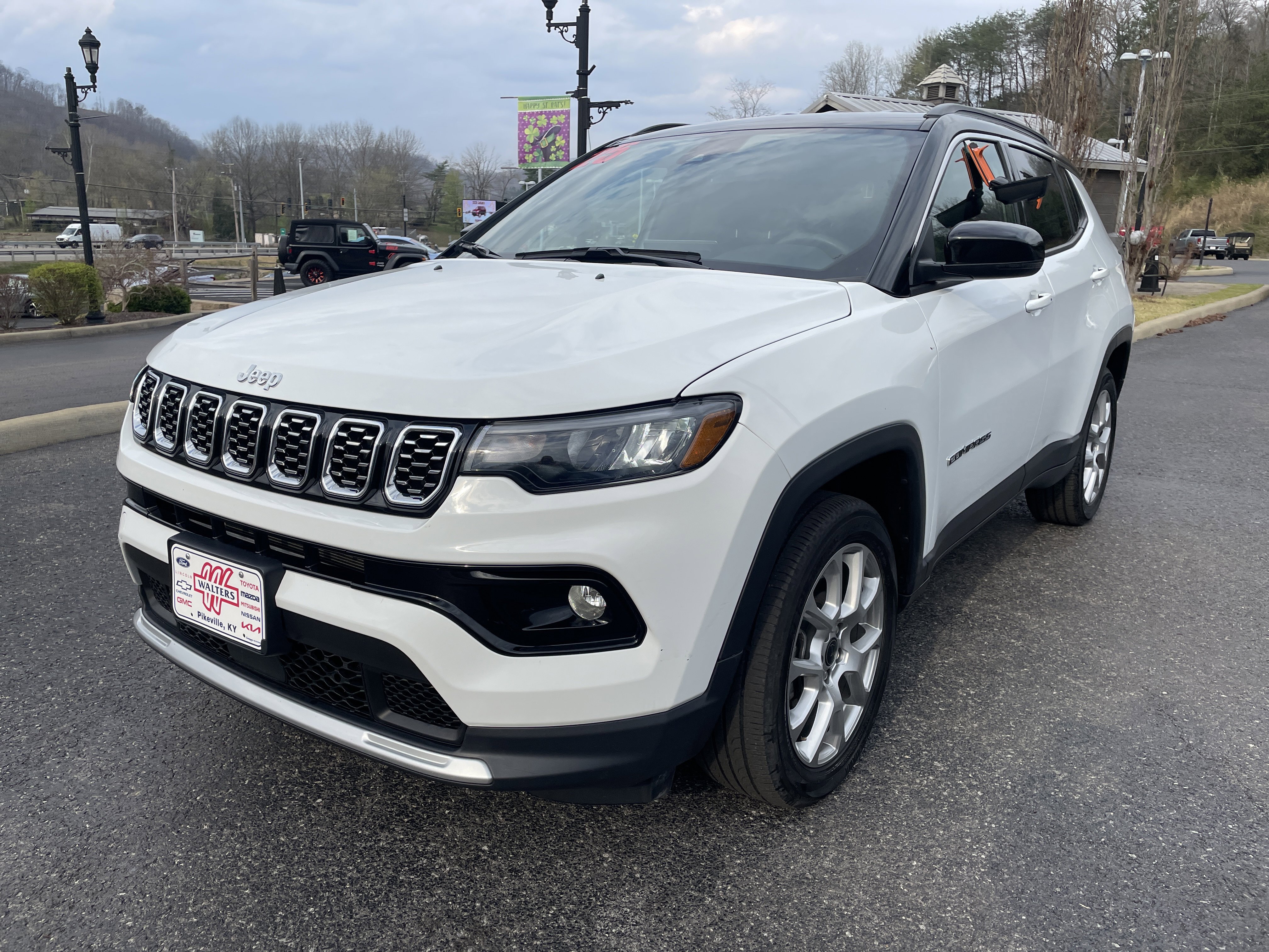 Used 2025 Jeep Compass Limited image 3