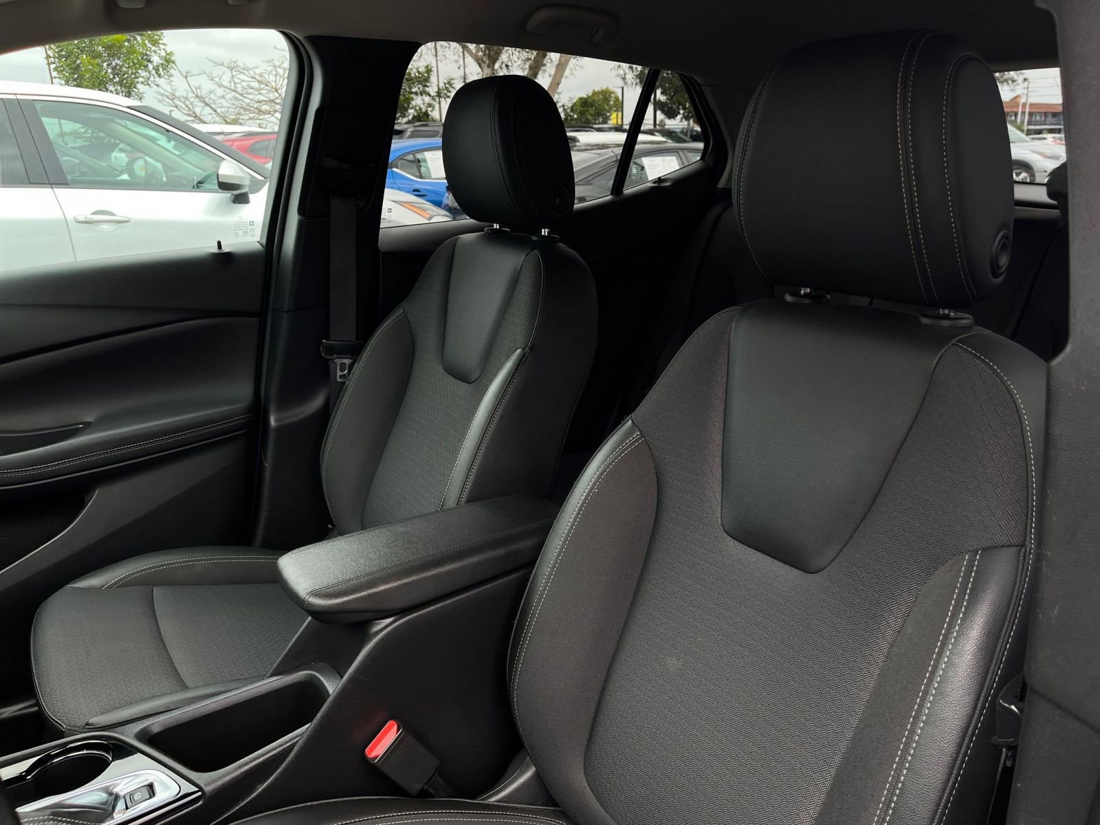 Used 2025 Buick Encore GX Preferred AWD/4WD image 28