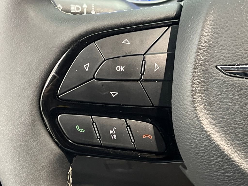 Used 2025 Chrysler Pacifica Limited image 57