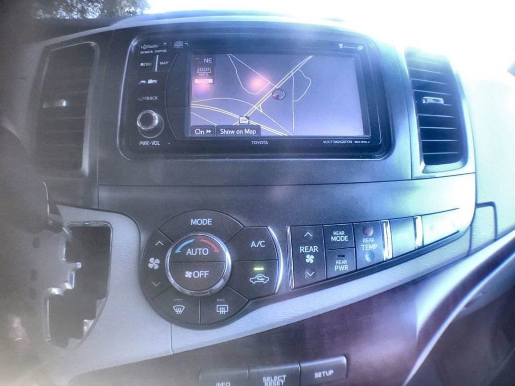 Used 2014 Toyota Sienna XLE w/ Entertainment Package image 20