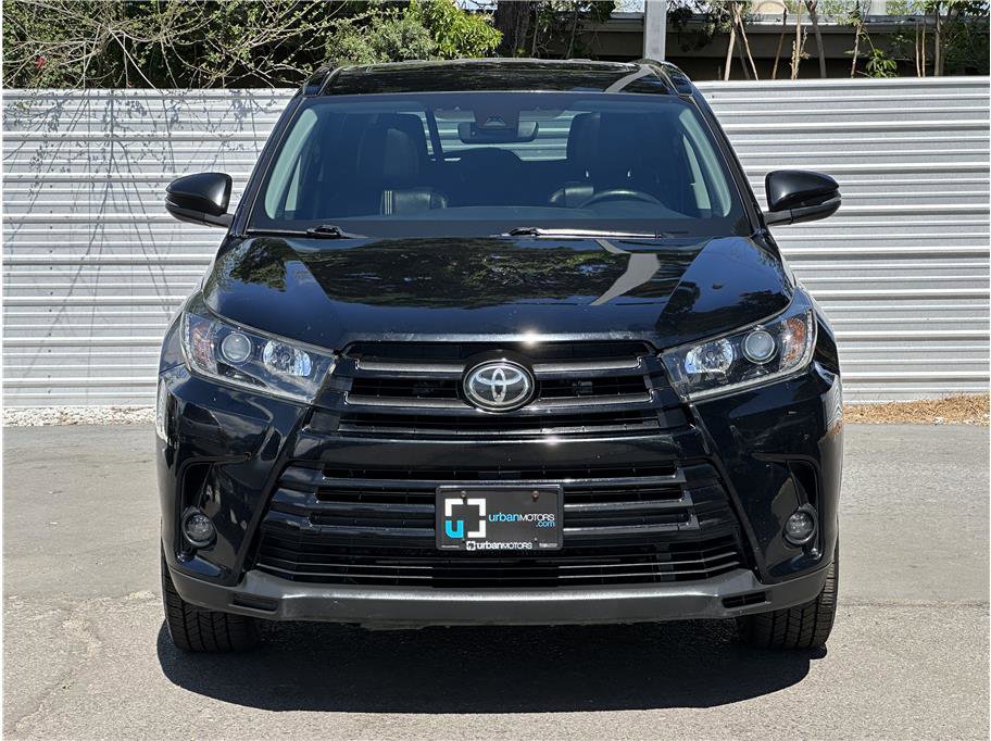 Used 2019 Toyota Highlander SE w/ Nightshade Edition AWD/4WD image 8