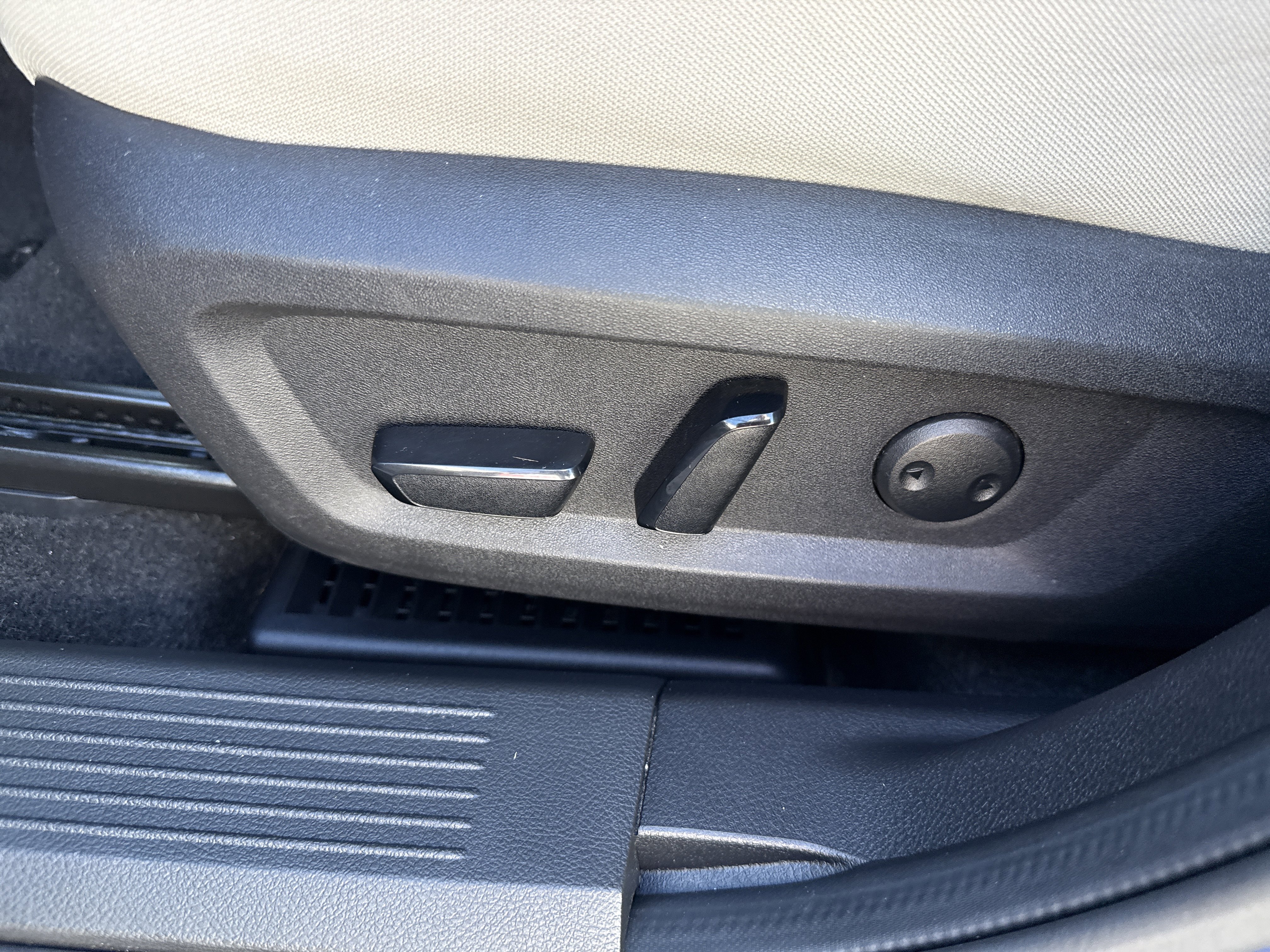 Certified 2023 Nissan Rogue SV image 17