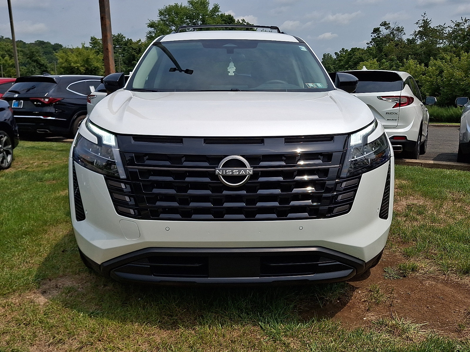 Used 2026 Nissan Pathfinder SV AWD/4WD image 2