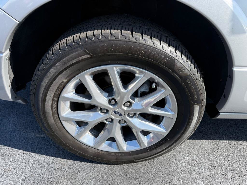 Used 2017 Ford Expedition Limited w/ Equipment Group 301A RWD image 8