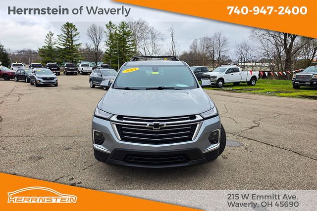 Used 2023 Chevrolet Traverse LT FWD image 2