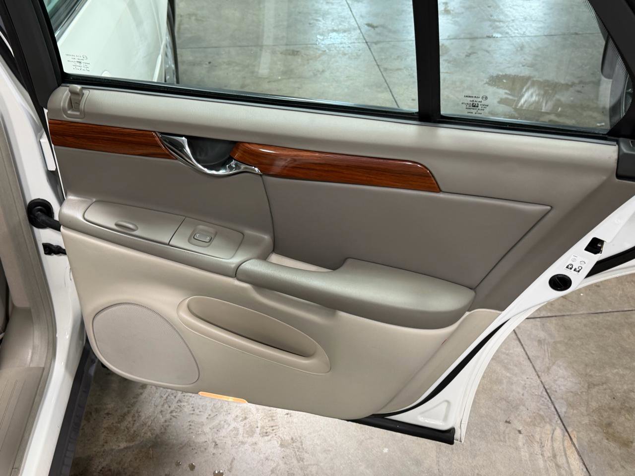Used 2005 Cadillac De Ville Premium FWD image 19