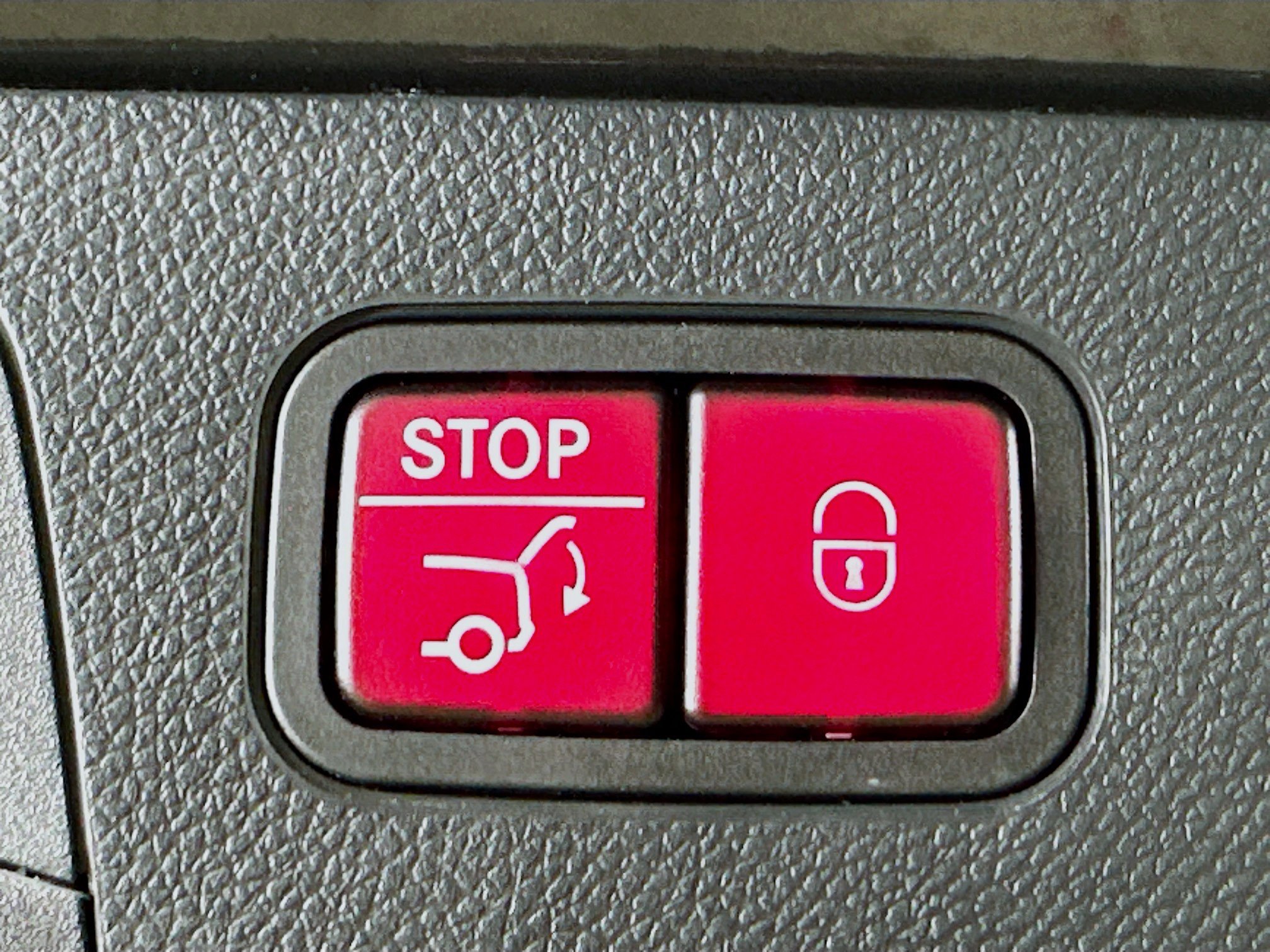 Used 2022 Mercedes-Benz GLC 300 4MATIC w/ Multimedia Package Lite image 36