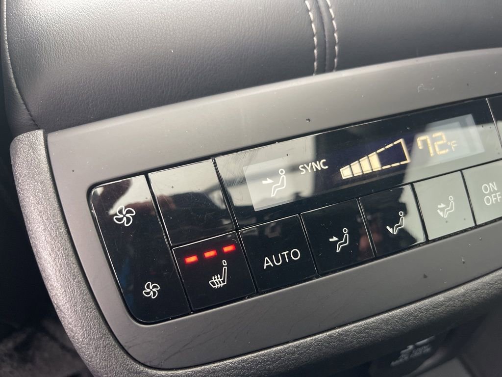 Used 2024 Nissan Pathfinder Platinum w/ Black Appearance Package image 15