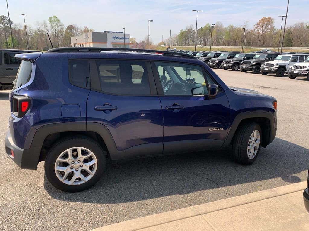 Used 2018 Jeep Renegade Latitude w/ Popular Equipment Group image 3