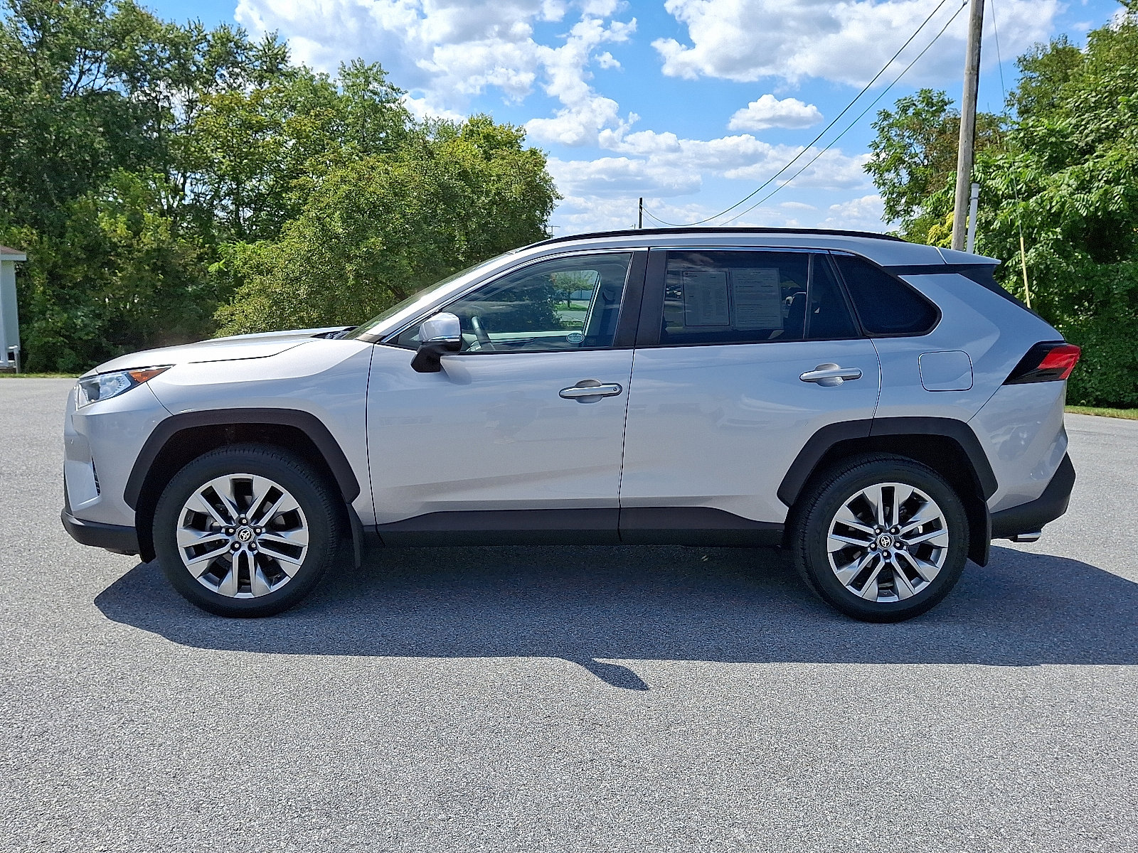 Certified 2021 Toyota RAV4 XLE Premium image 4