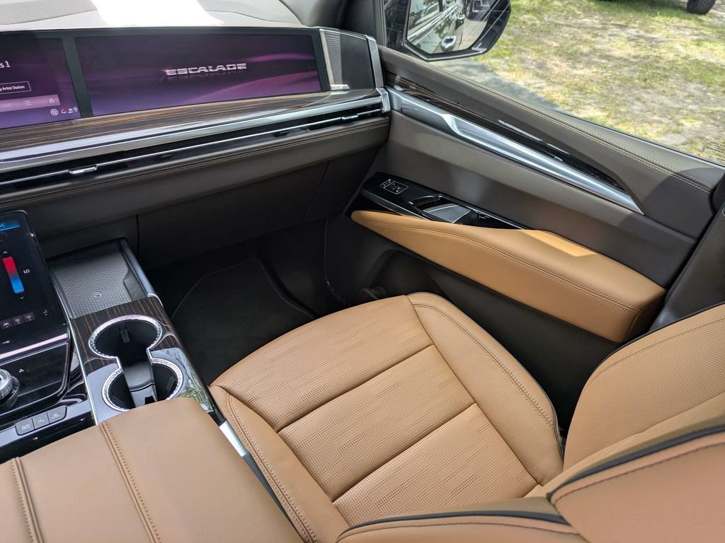 Used 2026 Cadillac Escalade Luxury AWD/4WD image 20