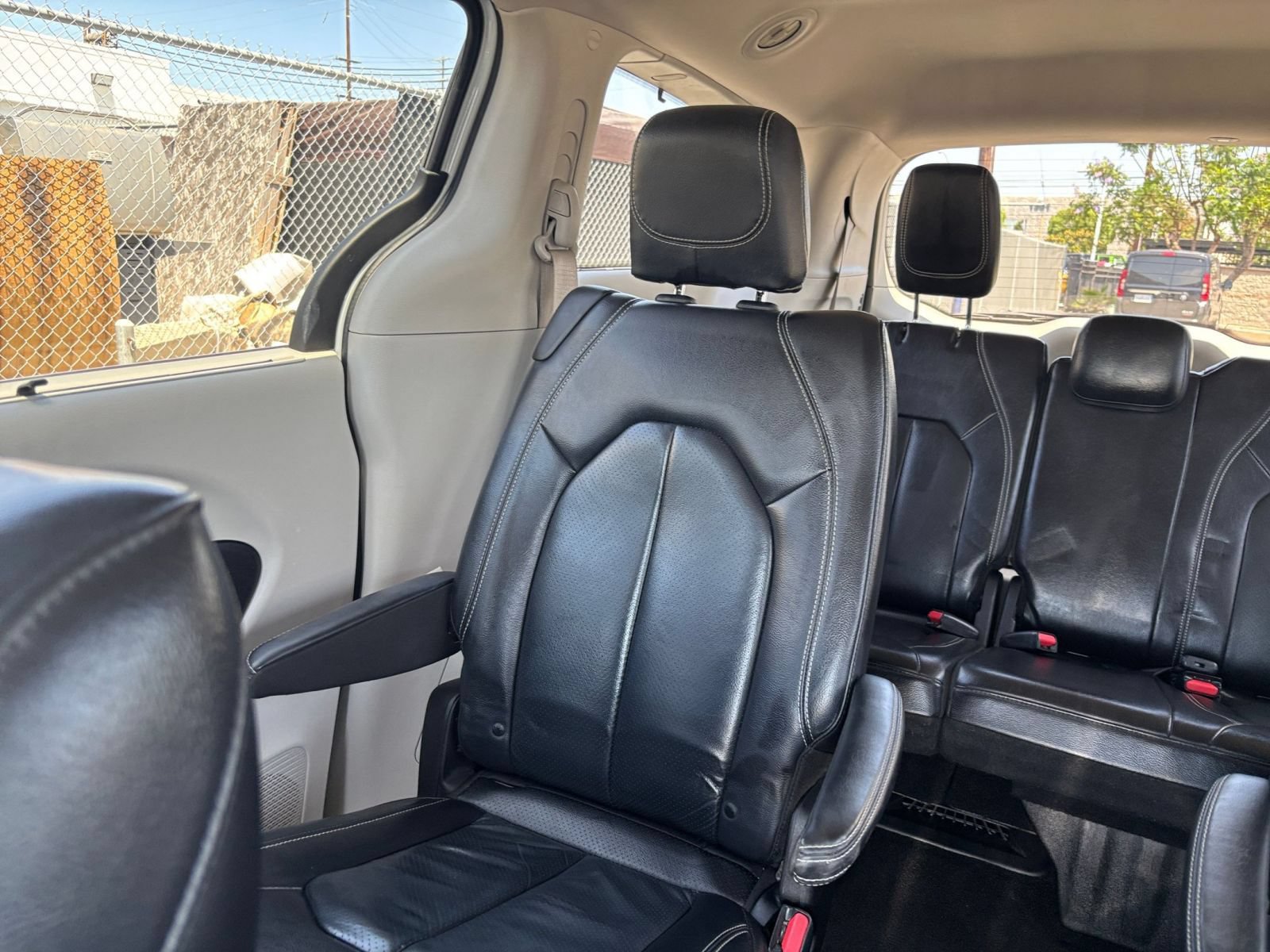 Used 2022 Chrysler Pacifica Touring-L FWD image 42