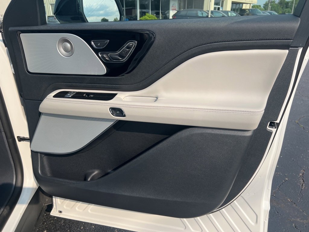 New 2025 Lincoln Aviator Reserve w/ Equipment Group 201A image 15