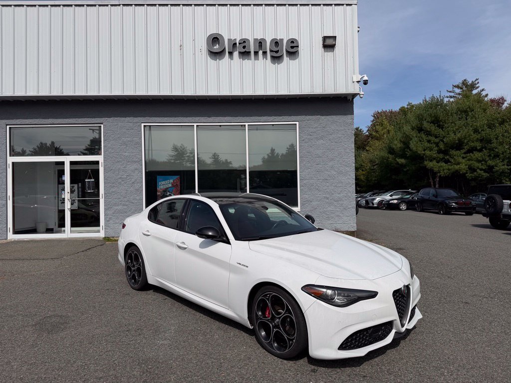 Used 2023 Alfa Romeo Giulia Veloce RWD image 8
