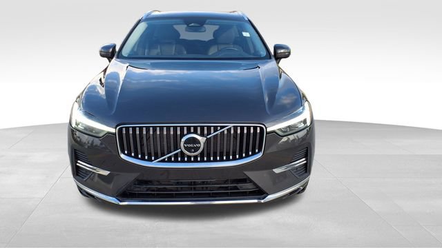 Used 2023 Volvo XC60 B5 Plus image 3