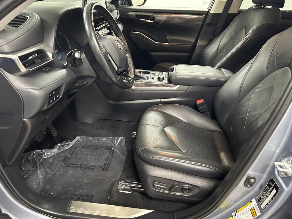 Used 2021 Toyota Highlander Platinum AWD/4WD image 12