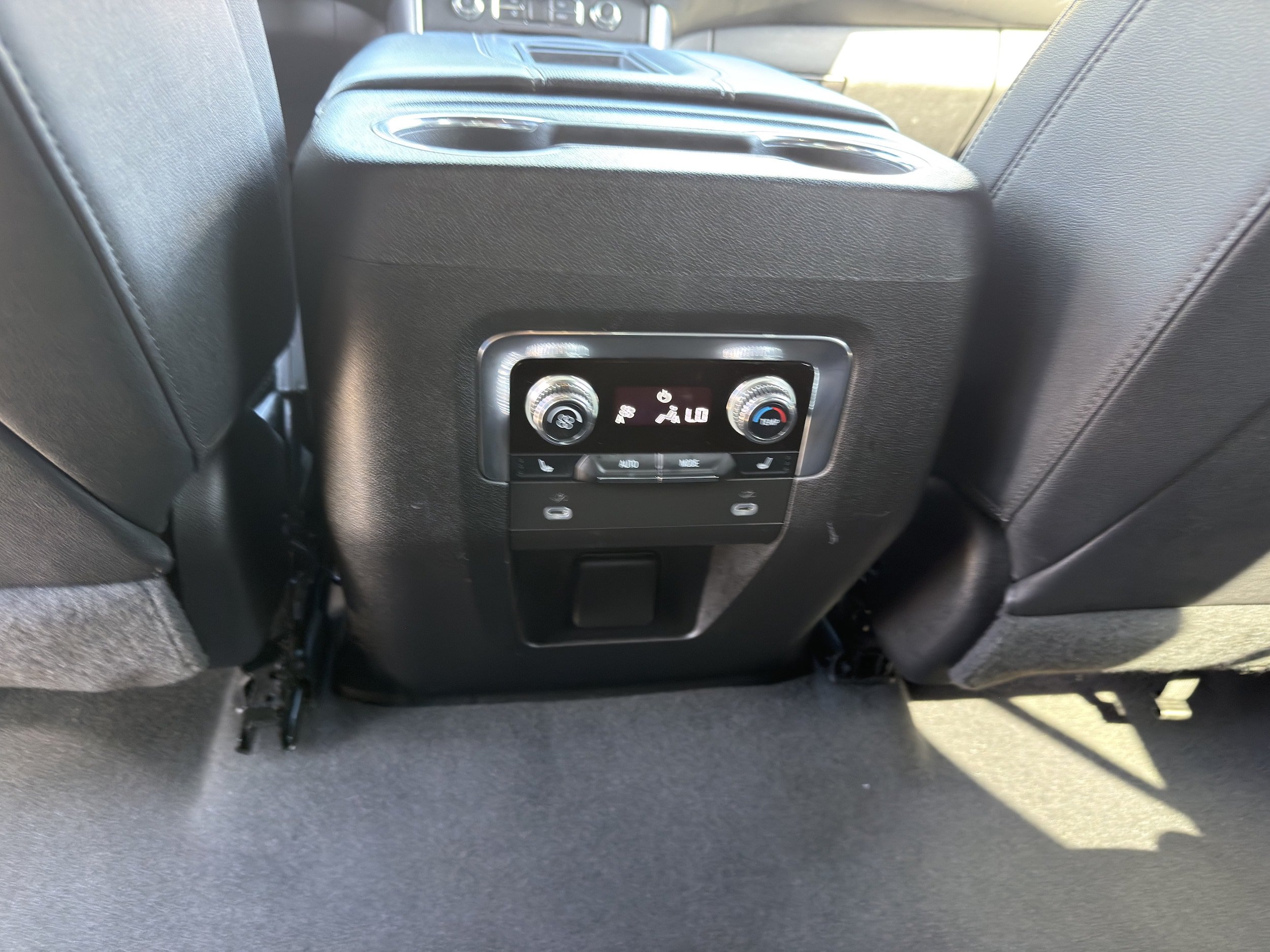 Used 2023 GMC Yukon SLT w/ SLT Luxury Package AWD/4WD image 22