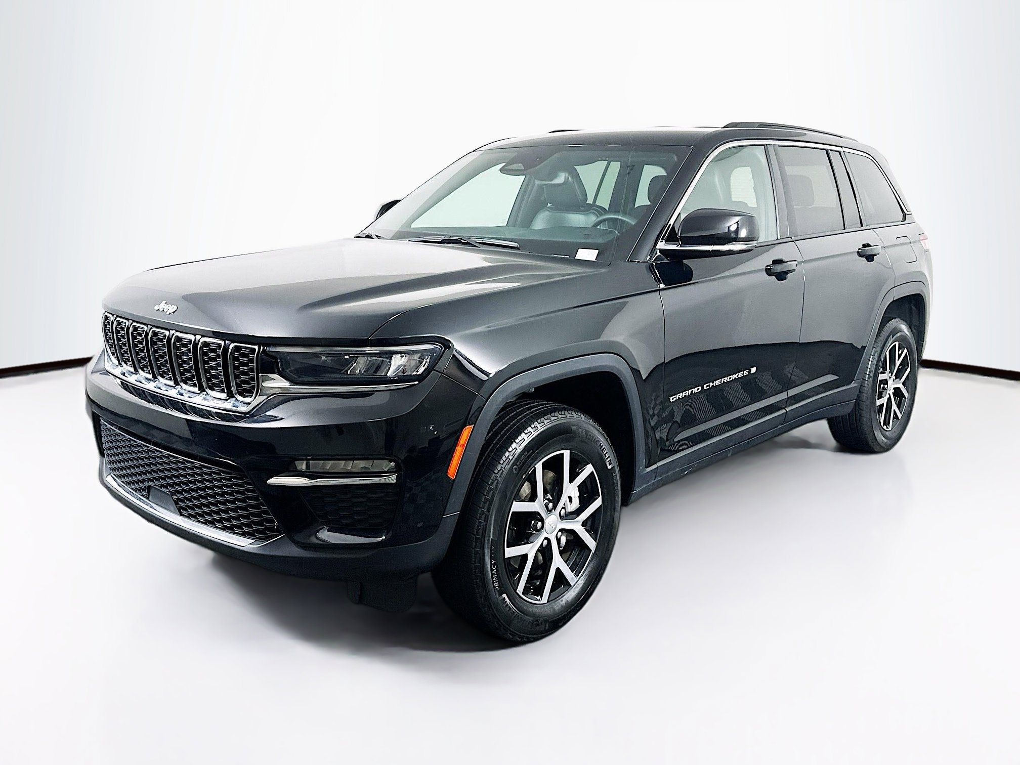 Used 2024 Jeep Grand Cherokee Limited image 3