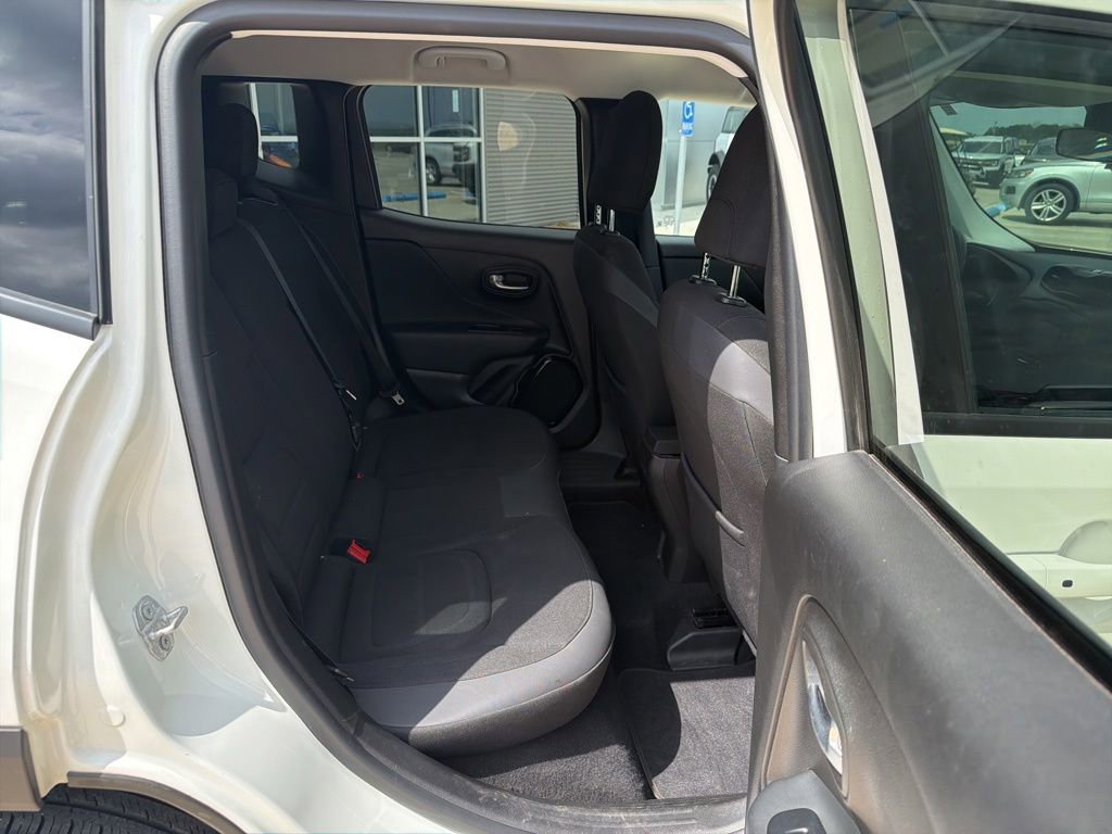 Used 2017 Jeep Renegade Altitude FWD image 23