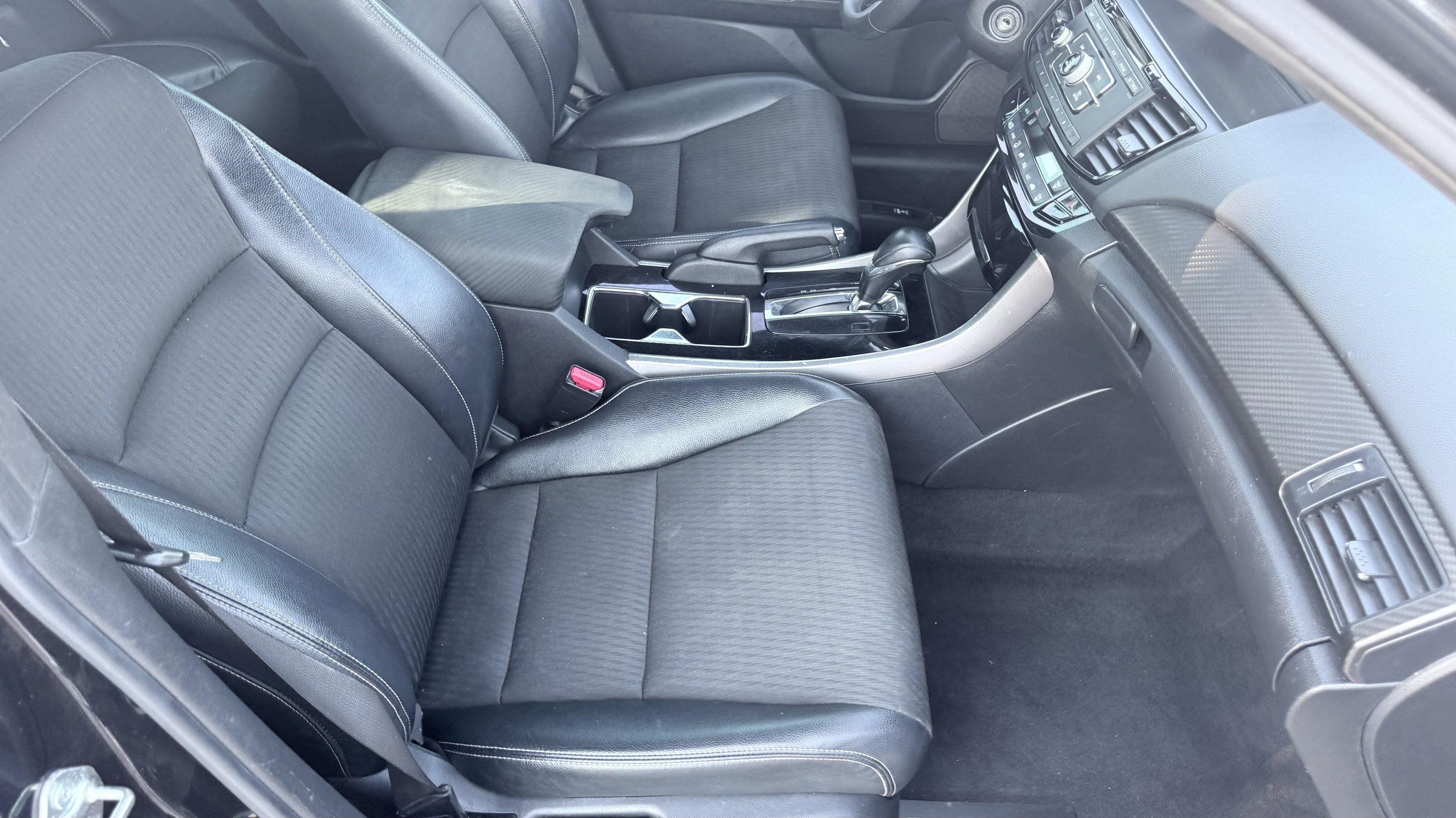 Used 2017 Honda Accord Sport image 37