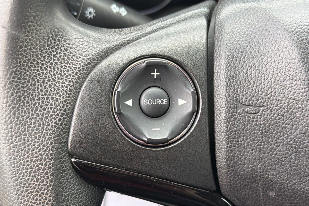 Used 2017 Honda HR-V LX image 29