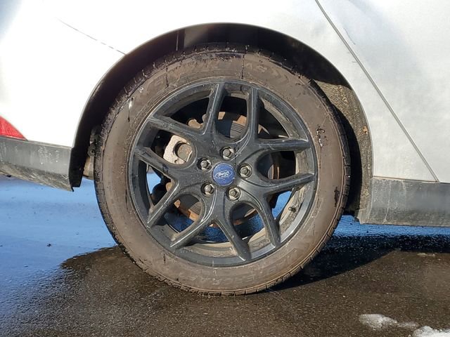 Used 2016 Ford Focus SE w/ Equipment Group 201A FWD image 5