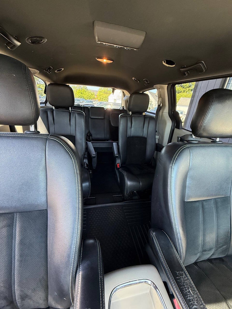 Used 2017 Dodge Grand Caravan SXT FWD image 11
