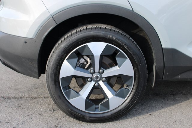 Used 2025 Volvo XC40 B5 Plus image 37