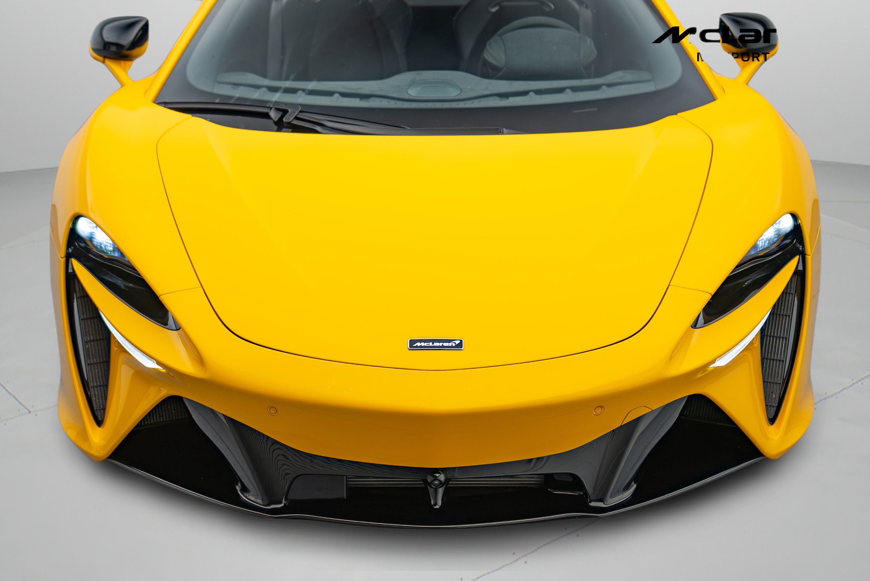 Used 2024 McLaren Artura RWD image 36