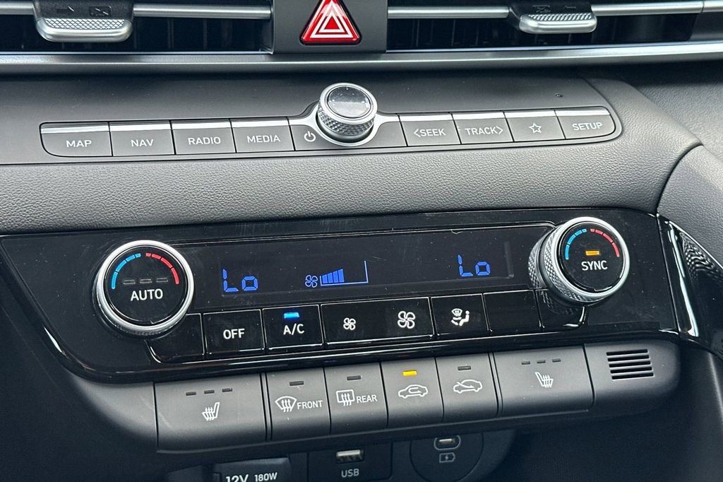New 2025 Hyundai Elantra SEL image 17