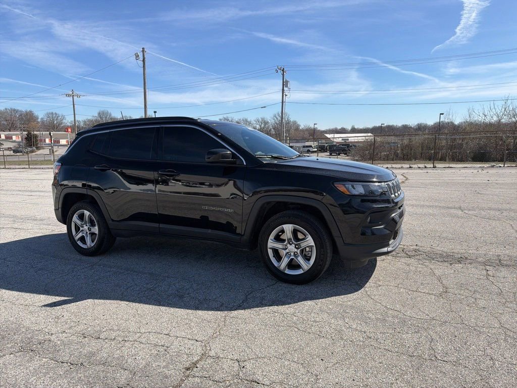Used 2024 Jeep Compass Latitude image 6