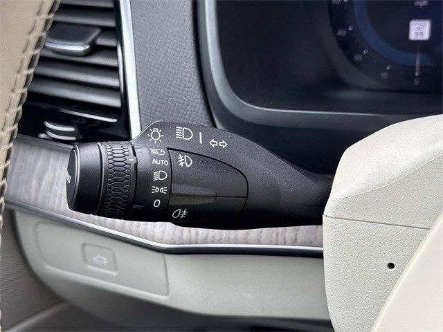 Used 2023 Volvo XC90 B6 Plus image 27