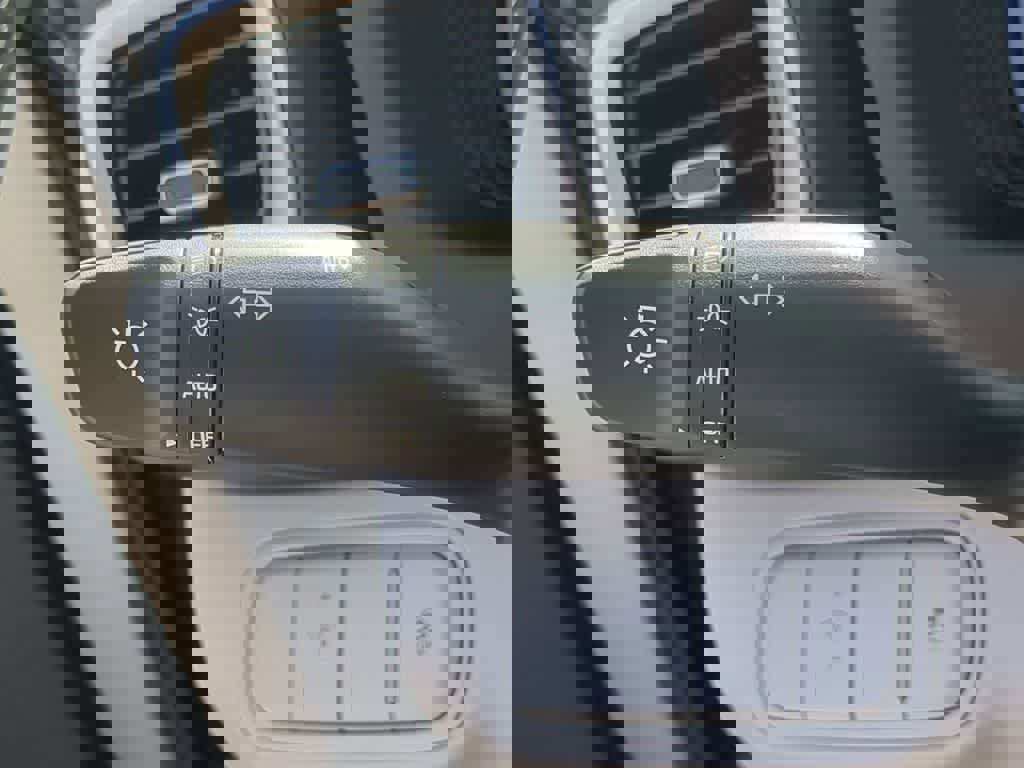 New 2026 Hyundai Venue SEL image 28