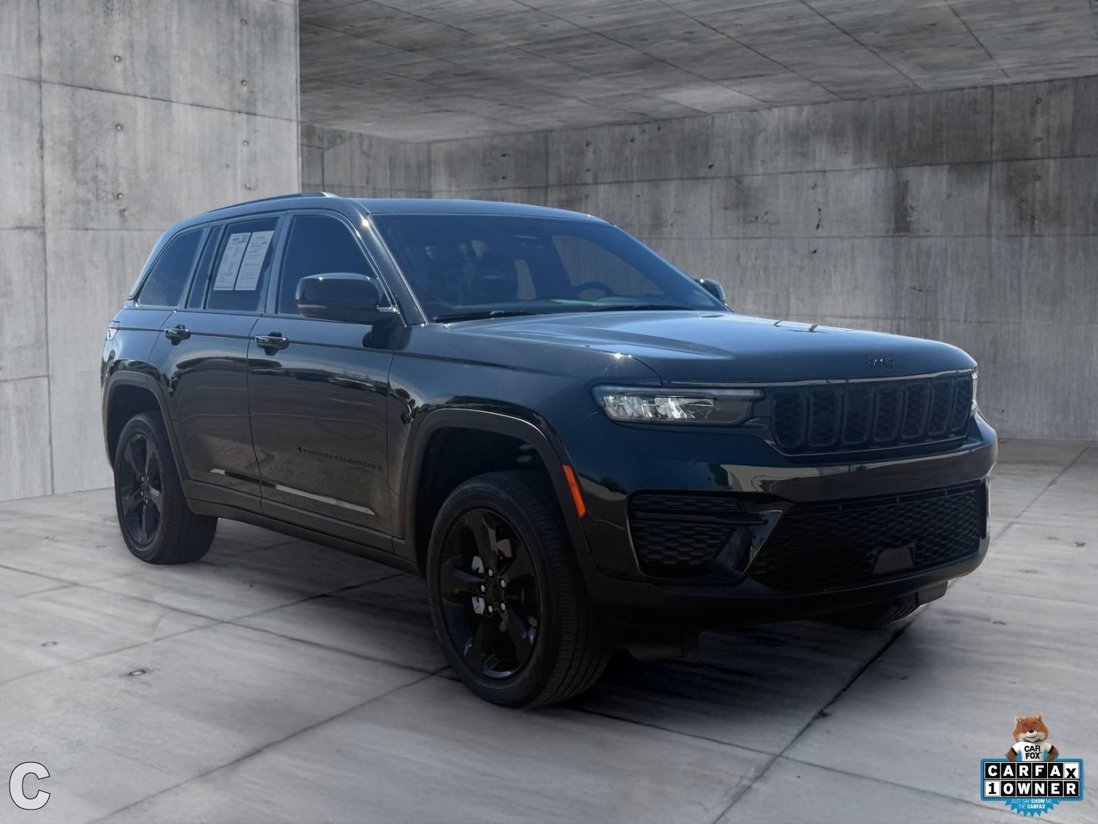 Used 2023 Jeep Grand Cherokee Altitude RWD image 8