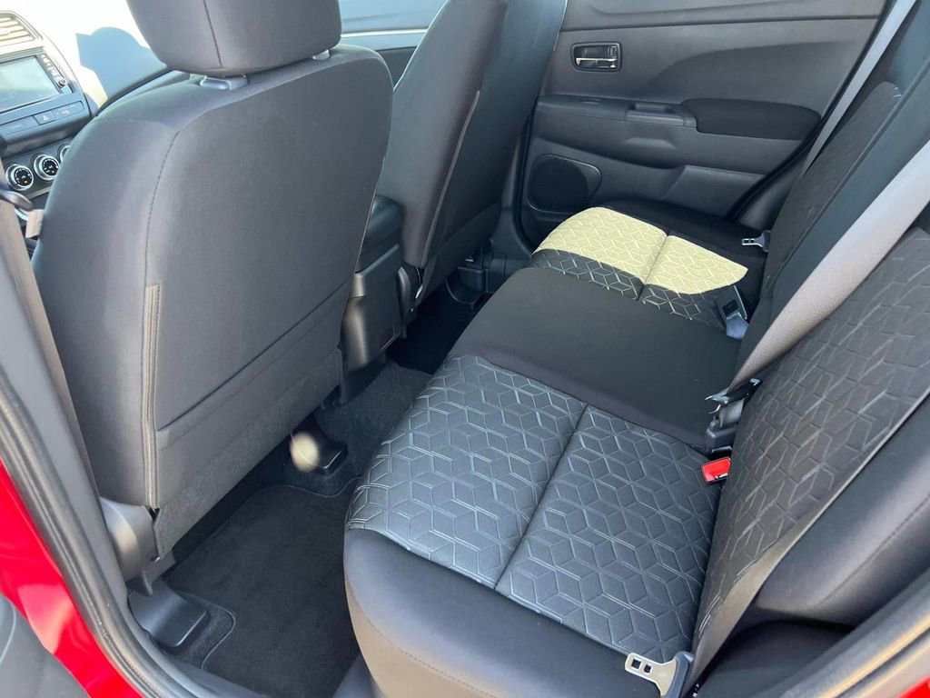 Used 2025 Mitsubishi Outlander Sport SE AWD/4WD image 11