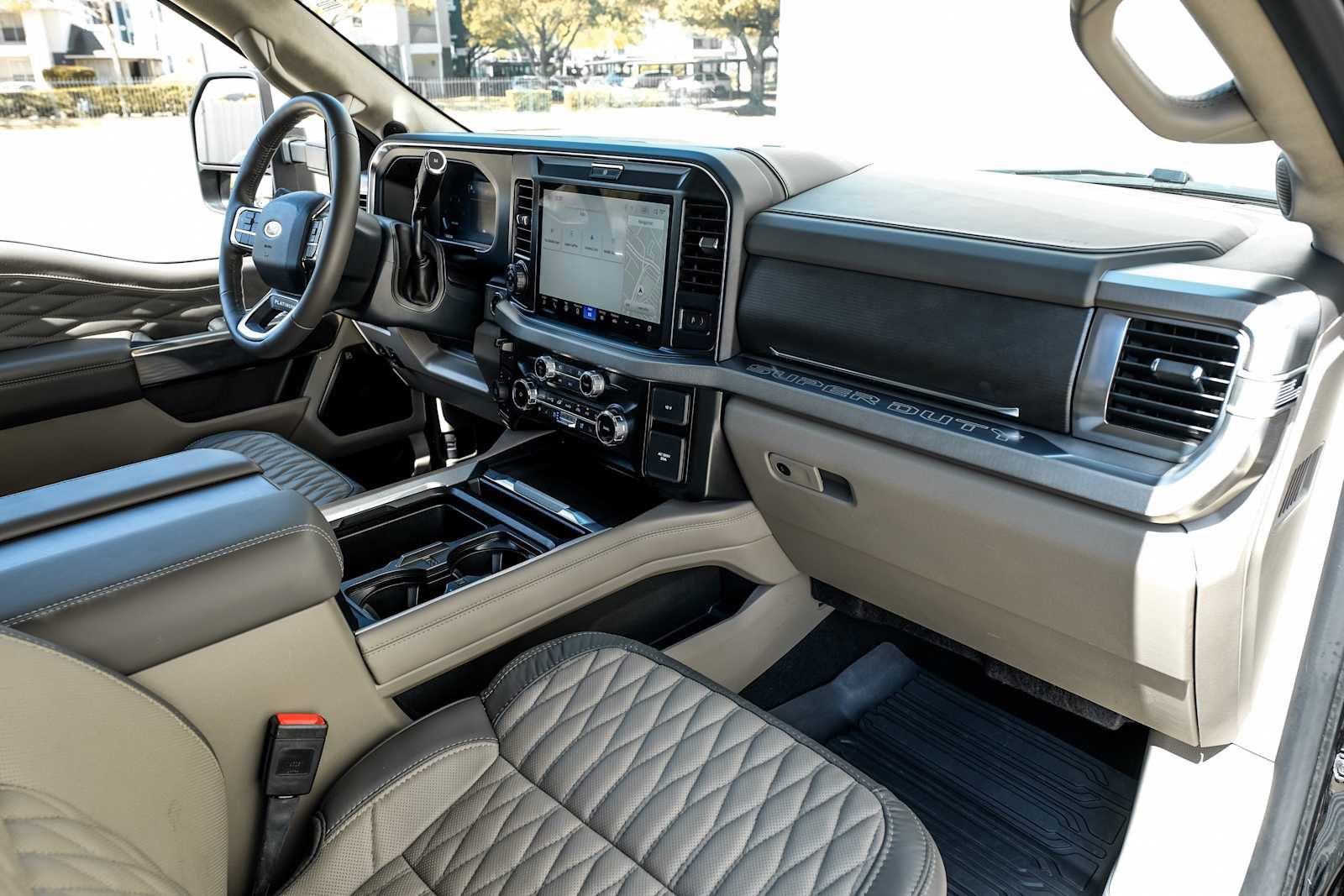 Used 2025 Ford F450 Platinum w/ Platinum Plus Package image 16