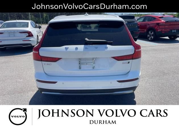 Used 2025 Volvo V60 B5 Cross Country Plus AWD/4WD image 5