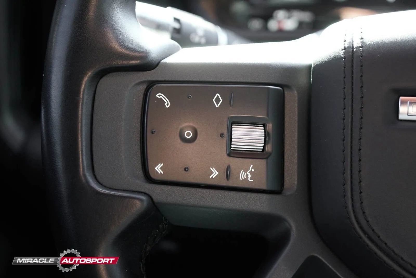 Used 2020 Land Rover Defender 110 X image 40