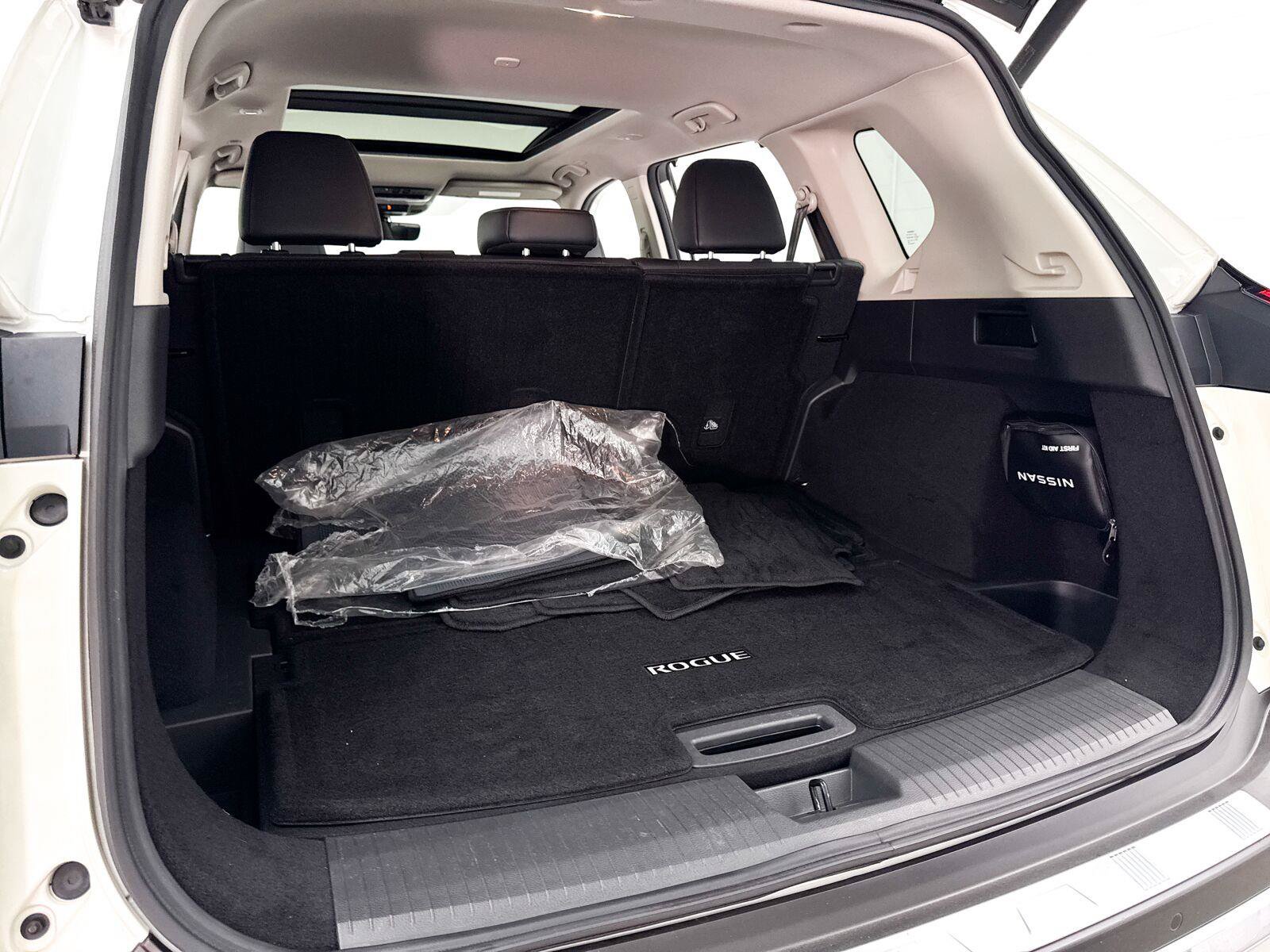 Used 2023 Nissan Rogue Platinum w/ Platinum Premium Package FWD image 32