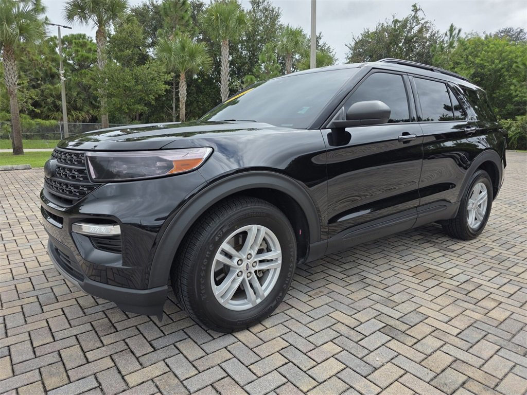 Used 2023 Ford Explorer XLT w/ Equipment Group 202A image 3