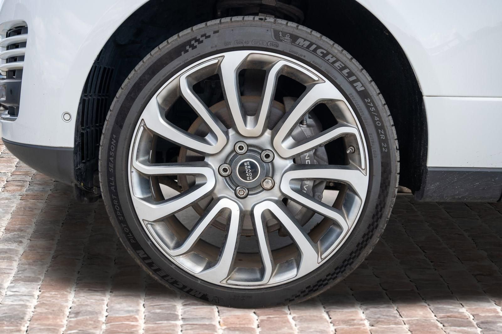 Used 2018 Land Rover Range Rover Supercharged AWD/4WD image 39