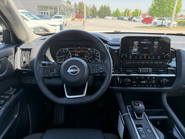 Used 2025 Nissan Pathfinder SL image 6