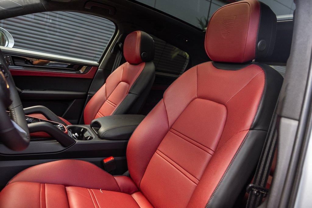 Certified 2025 Porsche Cayenne GTS image 5