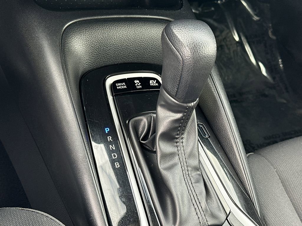 Used 2025 Toyota Corolla LE image 28